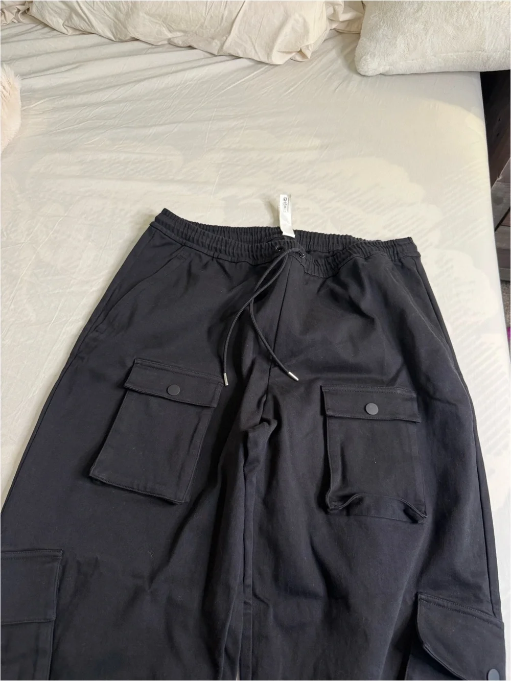 ALO Yoga Men’s Black Cargo Sweatpants — Drawstring Waist